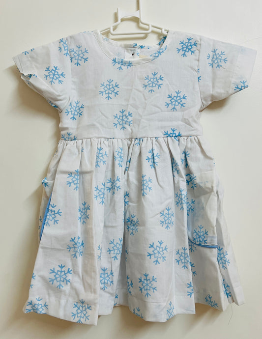 Snowflake Pockets + Peephole back dress